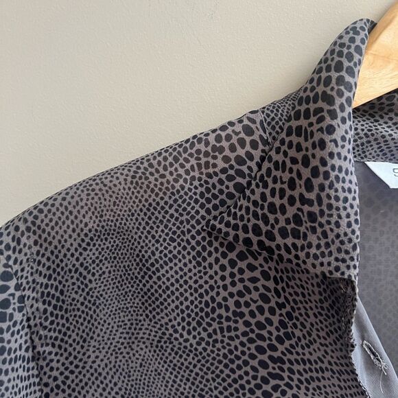 Gray Animal Print silk Button-Up Blouse size M/P - Picture 2 of 7